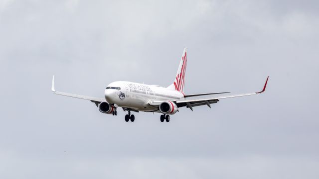 Boeing 737-800 (VH-YFW)