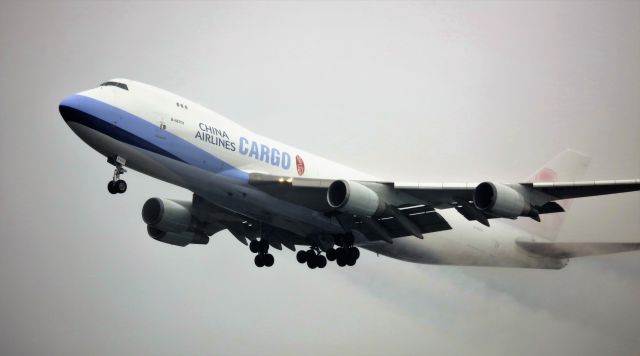 Boeing 747-400 (B-18701)