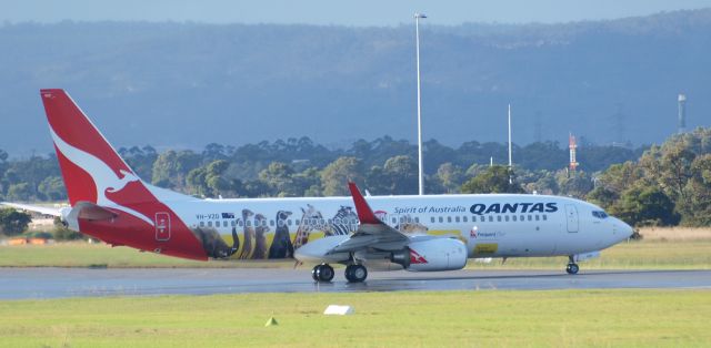 Boeing 737-800 (VH-VZD) - Qantas VH-VZD with Optus Livery Departing YPPH Rwy03