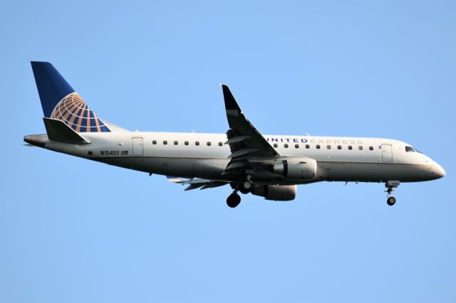 Embraer 170/175 (N154SY)