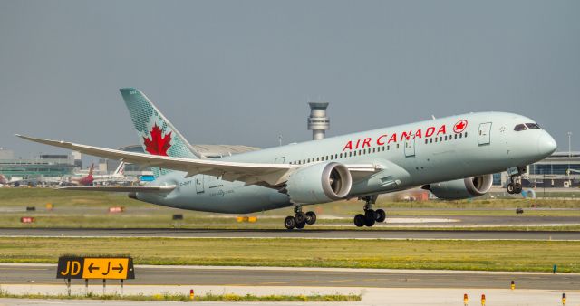 Boeing 787-8 (C-GHPT)