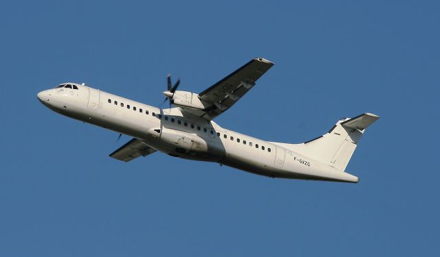 F-GVZG — - Décollage d un ATR 72-201, de la compagnie Airlinair, de la piste 08L/26R de l aéroport de Roissy Charles de Gaulle (CDG-LFPG).