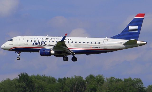 Embraer 170/175 (N135HQ)