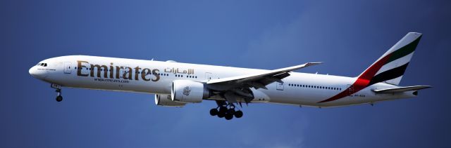 BOEING 777-300 (A6-ECR) - 10-10-2021