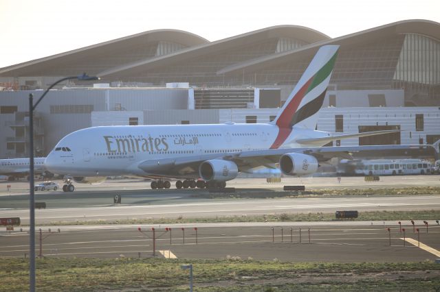 Airbus A380-800 (A6-EVJ)
