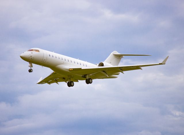 Bombardier Global Express (VP-CJY)