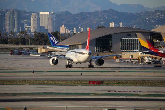 Boeing 787-9 Dreamliner (TC-LLF)