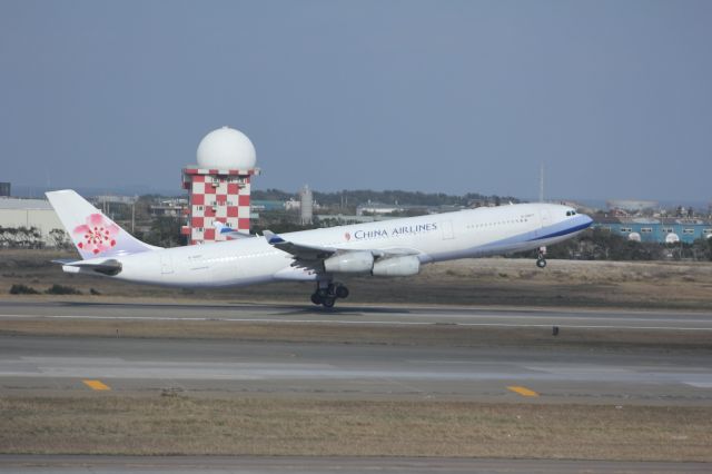 Airbus A340-300 (B-18807)