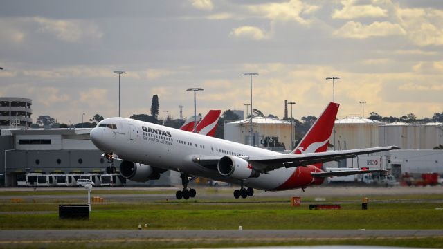 BOEING 767-300 (VH-OGH) - 08 / 06 / 2014