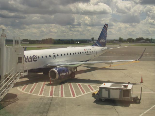 Embraer ERJ-190 (N368JB)