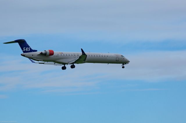 Canadair Regional Jet CRJ-900 (OY-KFA) - On the approach in Copenhagen August 2011