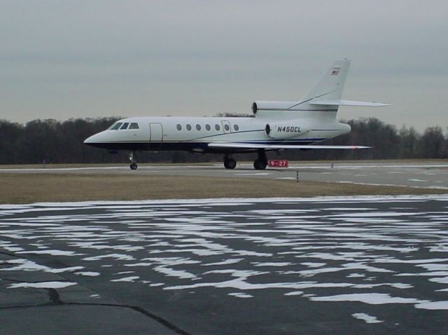 Dassault Falcon 50 (N450CL) - Taxiing on 2/6/07