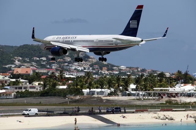 Boeing 757-200 (N206UW)