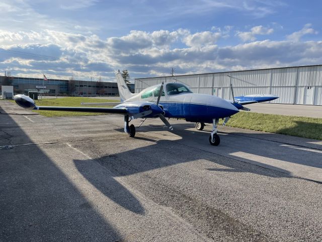 Cessna 310 (N69610)