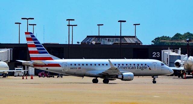 Embraer ERJ 175 (N411YX) - N411YX American Eagle Embraer ERJ-175LR (ERJ-170-200 LR) Serial Number 17000374 - Norfolk International Airport (IATA: ORF, ICAO: KORF, FAA LID: ORF) br /Photo: TDelCorobr /July 15, 2018