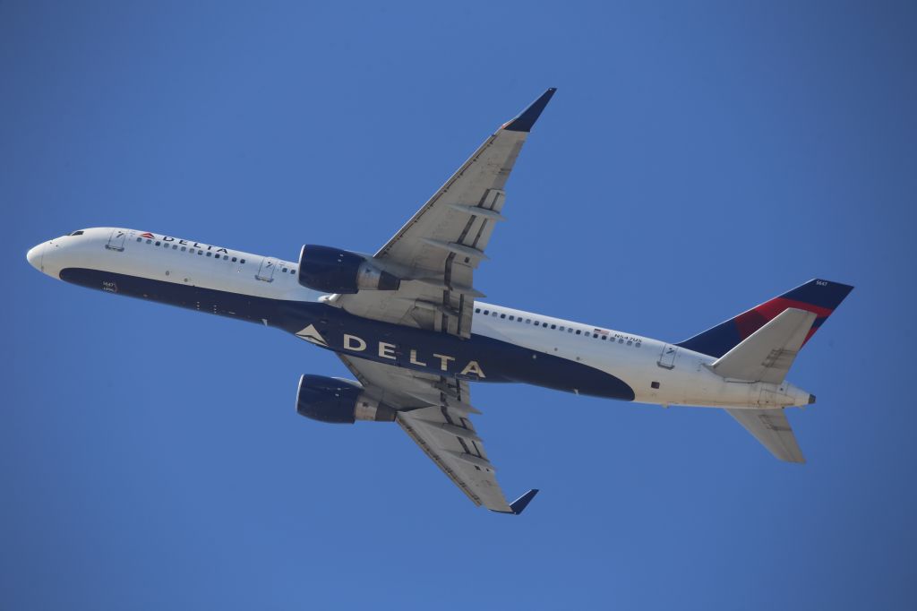 Boeing 757-200 (N547US)