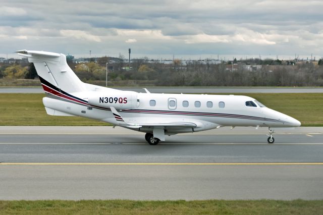 Embraer Phenom 300 (N309QS)