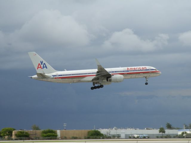 Boeing 757-200 (N659AA)