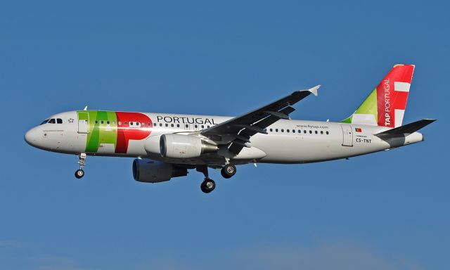 Airbus A321 (CS-TNT)