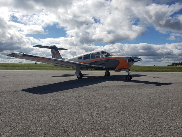 Piper Cherokee Arrow (N697LB)