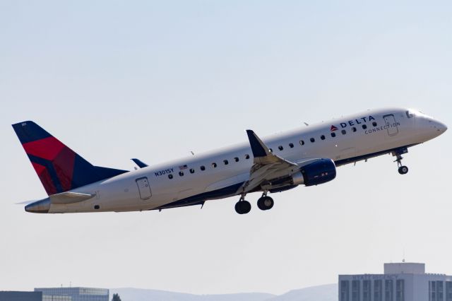 Embraer 175 (N301SY)