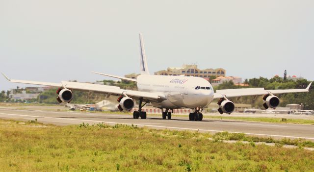 Airbus A340-300 (F-GLZJ)