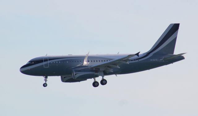 Airbus A319 (M-KATE)