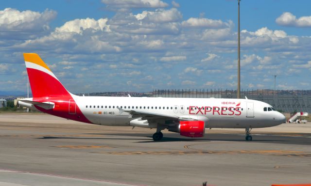 Airbus A320 (EC-MEG) - Iberia Express Airbus A320-214 EC-MEG in Madrid 