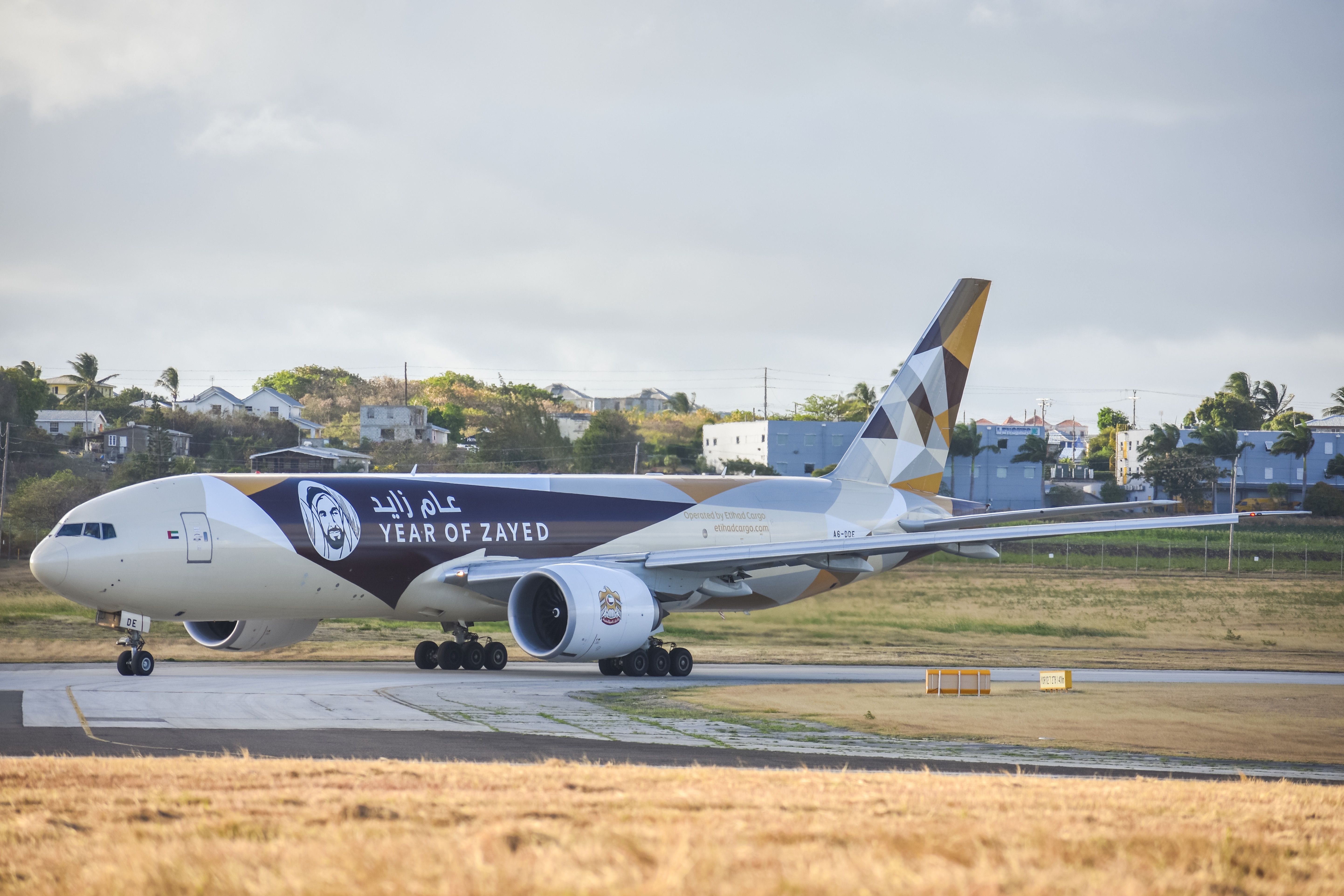 Boeing 777-200 (A6-DDE)