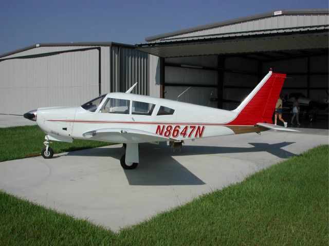 Piper Cherokee (N8647N)