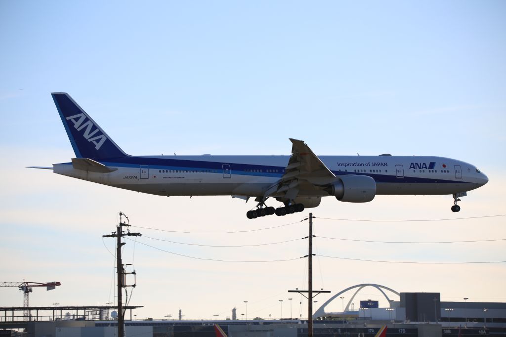 BOEING 777-300ER (JA797A)