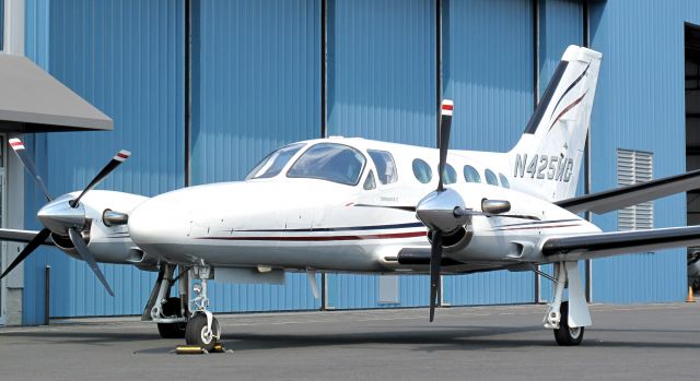 Cessna Conquest 1 (N425WD) - A fast aircraft! At the RELIANT AIR ramp, where you find the lowest fuel price on the Danbury (KDXR) airport.