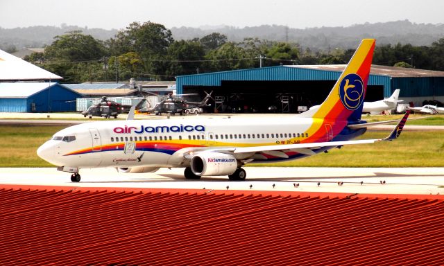 Boeing 737-800 (9Y-JMB) - Caribbean Airlines 9Y-JMB operating BW524