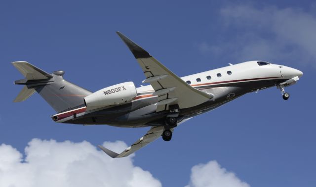 Embraer Legacy 550 (N600FX)