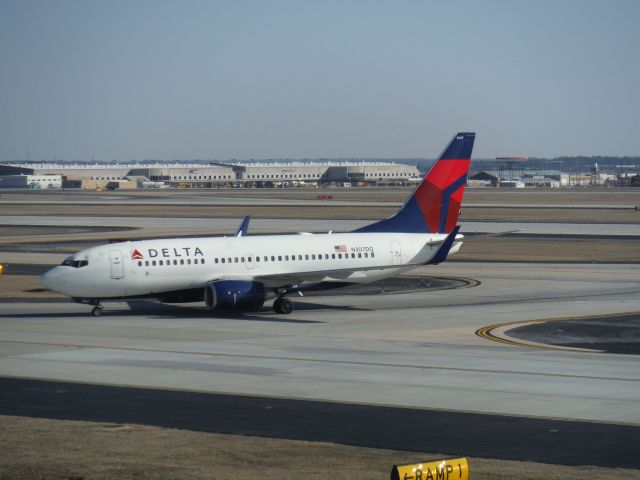 Boeing 737-700 (N307DQ)