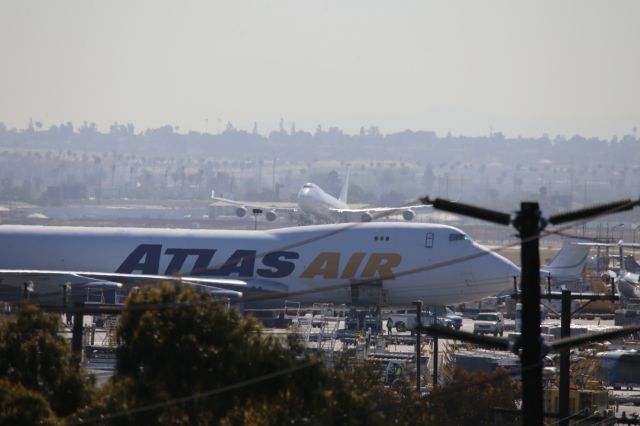 Boeing 747-400 (N404KZ)