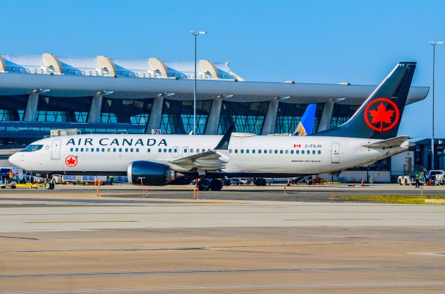 Boeing 737-800 (C-FSJH)