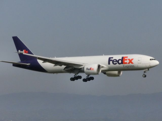 Boeing 777-200 (N853FD) - 成田からの臨時便です。