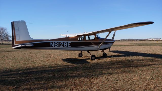 Cessna Skyhawk (N6128E)
