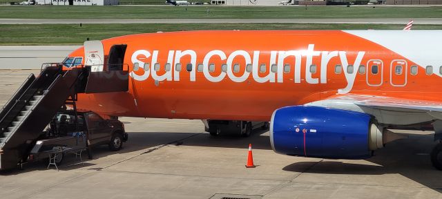 Boeing 737-800 (N842SY) - Taking Sporting KC to San Jose, CA for a soccer game.