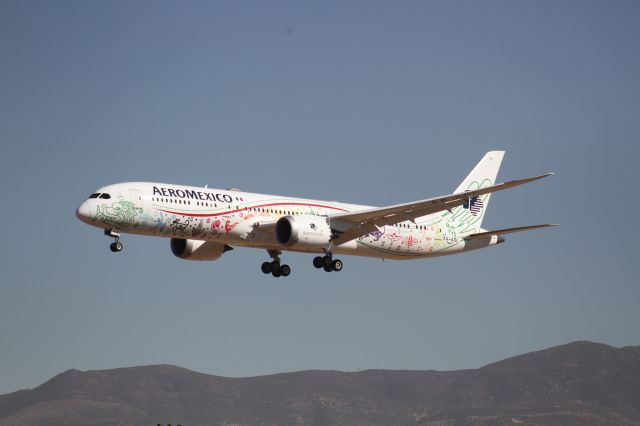 Boeing 787-9 Dreamliner (XA-ADL) - FINAL APPROACH 27 MMTJ