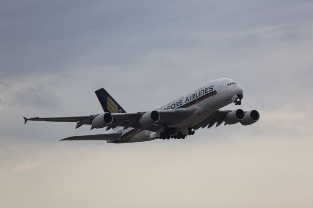 Airbus A380-800 (9V-SKG)