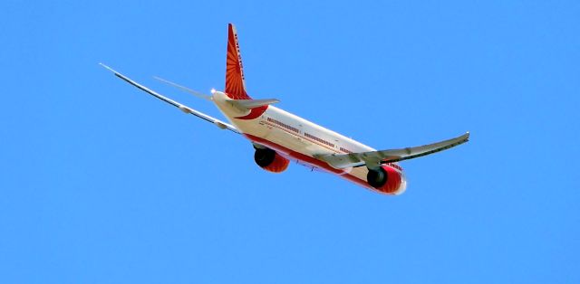 BOEING 777-300ER (VT-ALX)