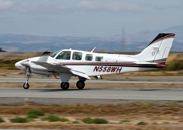 Beechcraft Baron (58) (N558WH)