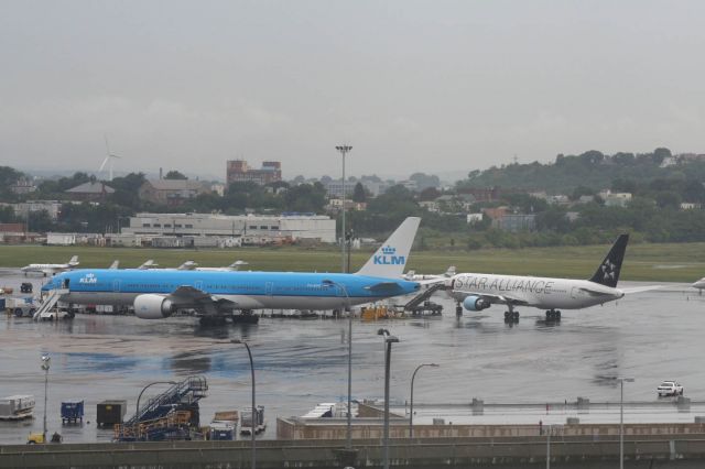 BOEING 777-300ER (PH-BVB) - KLM B777-300 and Austrian B767-300, both JFK weather diversions in August 2008