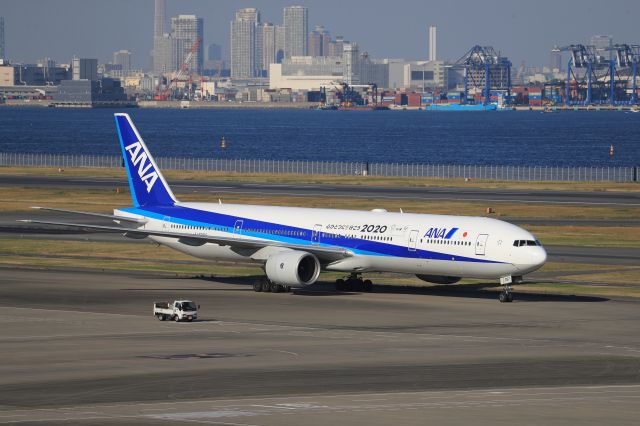 BOEING 777-300 (JA757A) - November 17th 2018:OKA-HND.