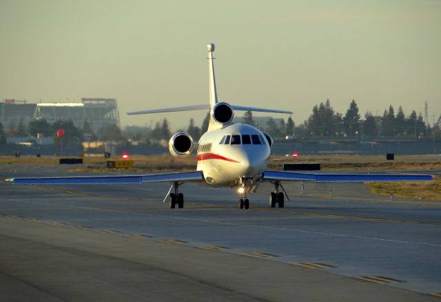 Dassault Falcon 900 (N988H)