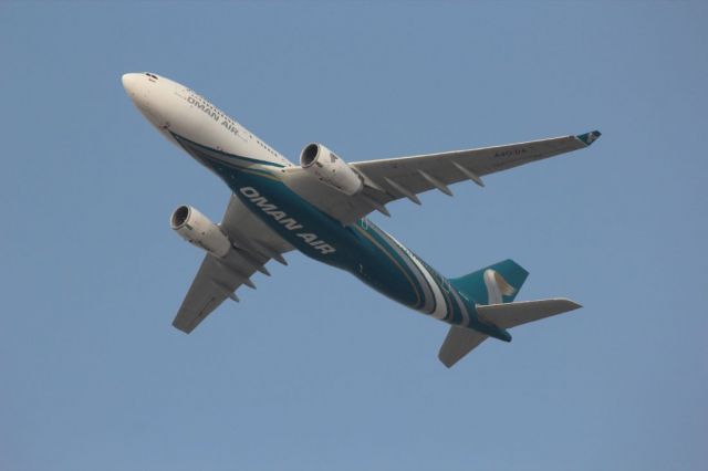 Airbus A330-200 (A4O-DA)