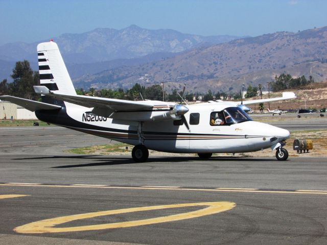 Aero Commander 500 (N520JS) - Taxiing to RWY 26L