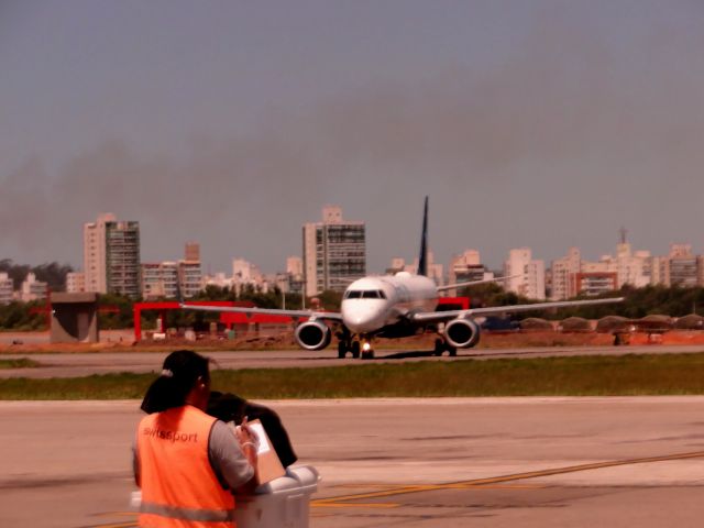 Embraer ERJ-190 (PR-AZD)